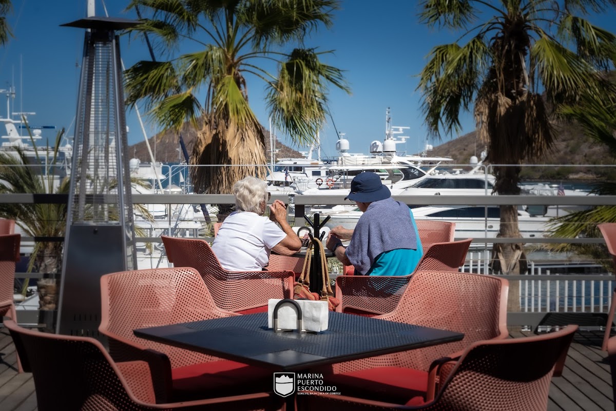 La Brisa | Restaurant + Bar